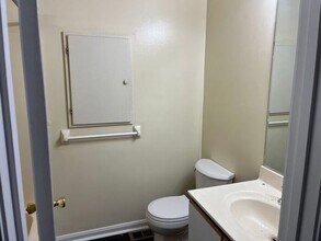 9811 Michael Edward Dr in Louisville, KY - Building Photo - Building Photo