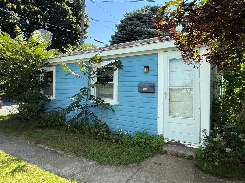 174 Bluff Ave in Swansea, MA - Building Photo