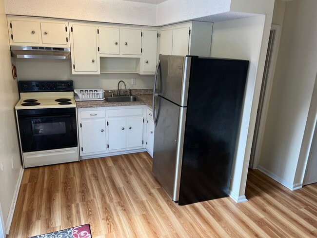 82 Rhoda Ln in Bristol, CT - Building Photo - Building Photo