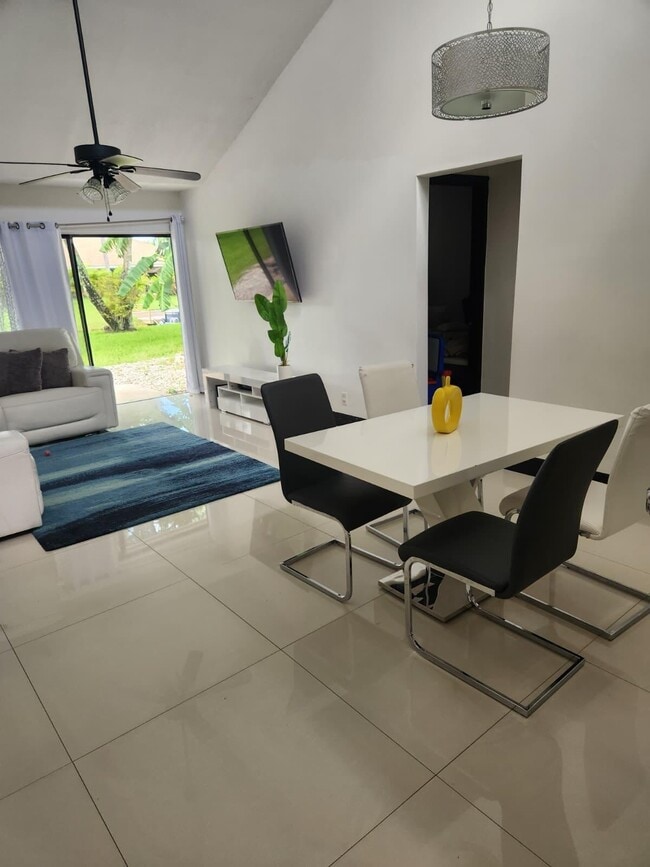 12760 Spinnaker Ln in Wellington, FL - Building Photo - Building Photo