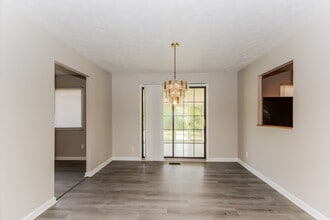 6158 Ricky Dr in Fairfield, OH - Foto de edificio - Building Photo