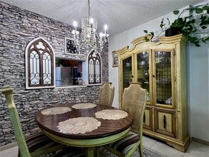 320 NE 12th Ave in Hallandale Beach, FL - Building Photo - Building Photo