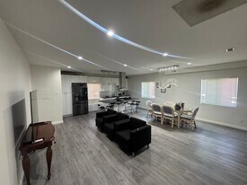 8151 Katella Ave, Unit B in Stanton, CA - Building Photo