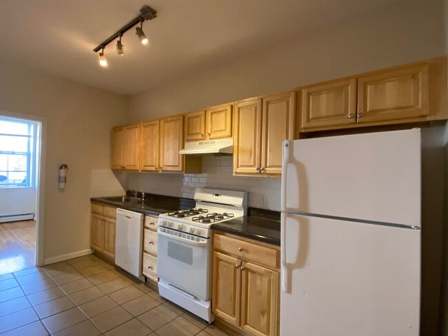 275 Webster Ave in Jersey City, NJ - Building Photo - Building Photo