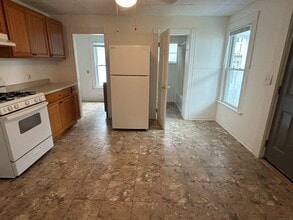 184 Hoffman St in Torrington, CT - Building Photo - Building Photo