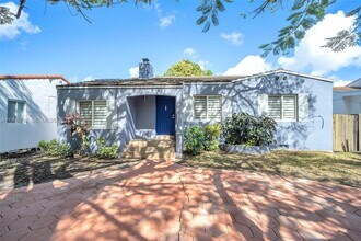 2537 SW 15th St in Miami, FL - Building Photo - Building Photo