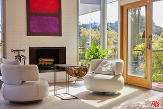 10225 Scenario Ln in Los Angeles, CA - Building Photo - Building Photo