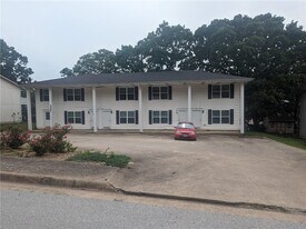 2437 N Brophy Ave in Fayetteville, AR - Building Photo