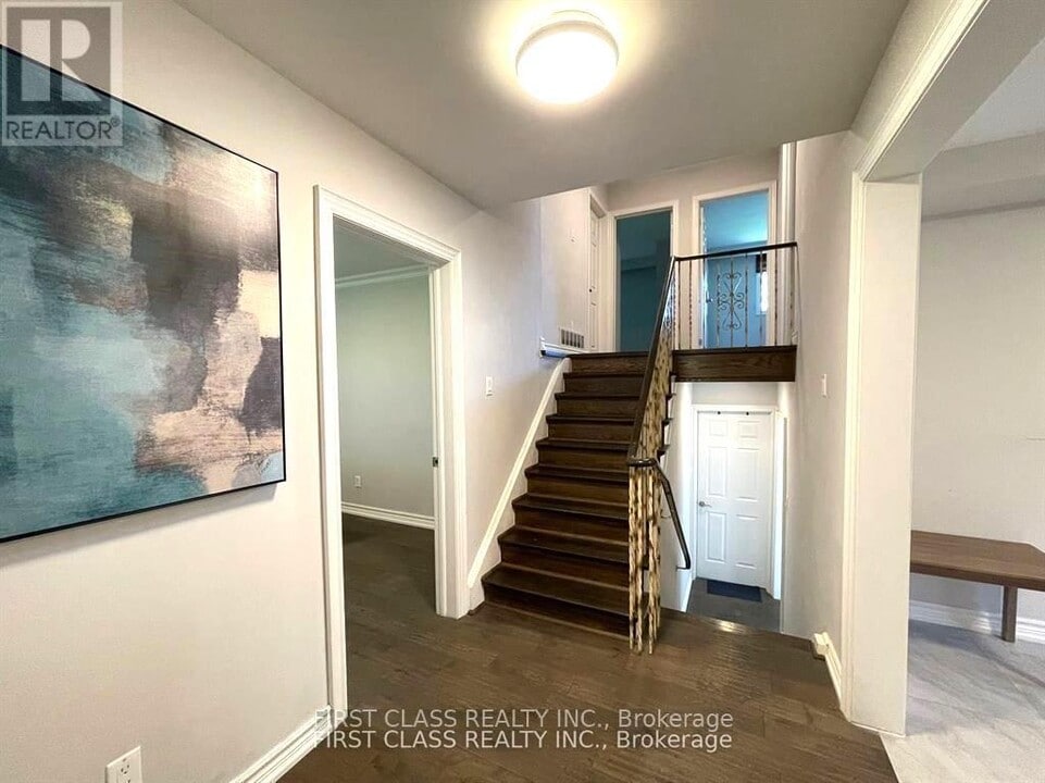 24 Greenyards Dr in Toronto, ON - Building Photo