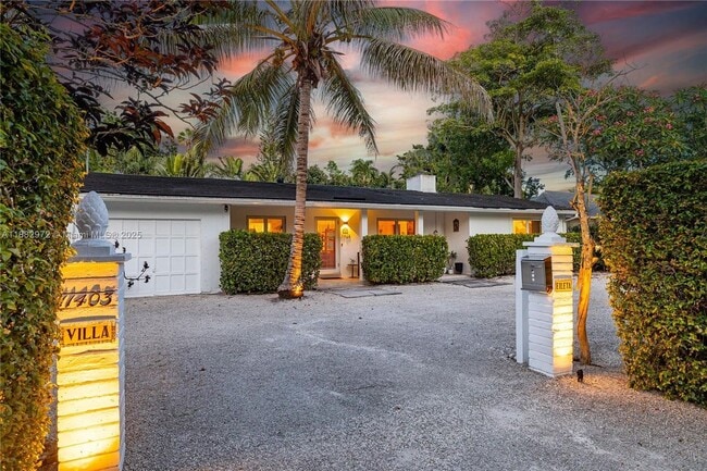 11403 NE 8th Ave in Biscayne Park, FL - Foto de edificio - Building Photo