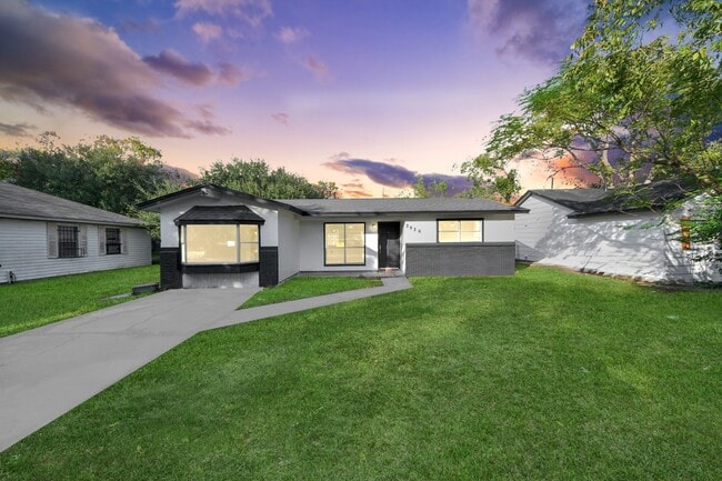 2926 Knotty Oaks Trail