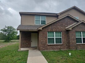 1728 S Waco St in Van Alstyne, TX - Building Photo