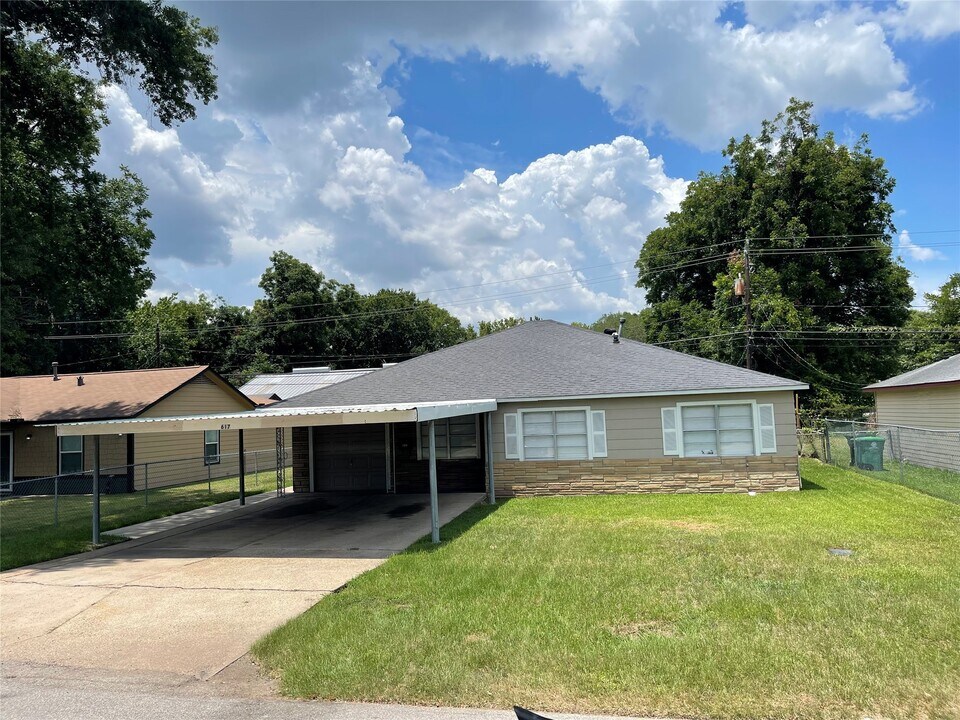 617 Fostoria Ln in Houston, TX - Foto de edificio