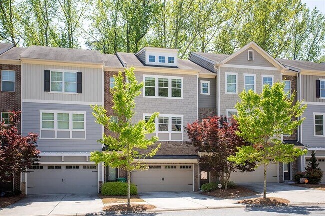 property at 2813 White Oak Ln