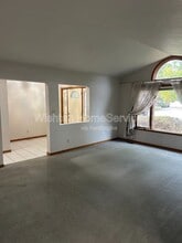 948 Oakview Dr in Macomb, IL - Building Photo - Building Photo