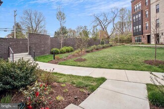 7551 Sawyer Farm Wy in McLean, VA - Foto de edificio - Building Photo