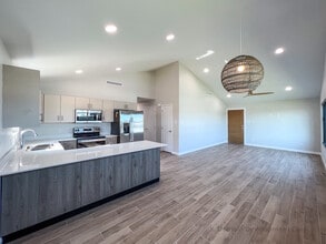 2705 Woodpecker Rd, Unit 3 in Weslaco, TX - Building Photo - Building Photo