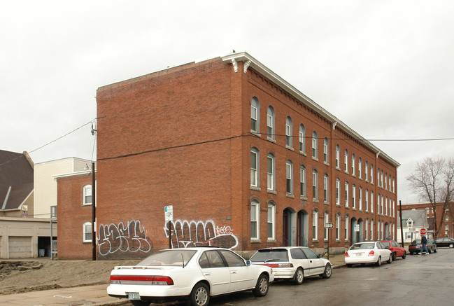 110-118 Pearl St in Manchester, NH - Foto de edificio - Building Photo