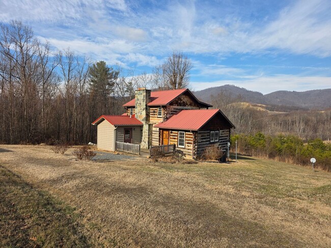 5117 Willis Gap Rd in Ararat, VA - Building Photo - Building Photo