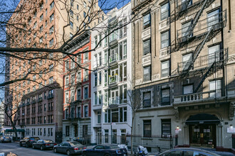 241 W 107th St in New York, NY - Foto de edificio - Building Photo