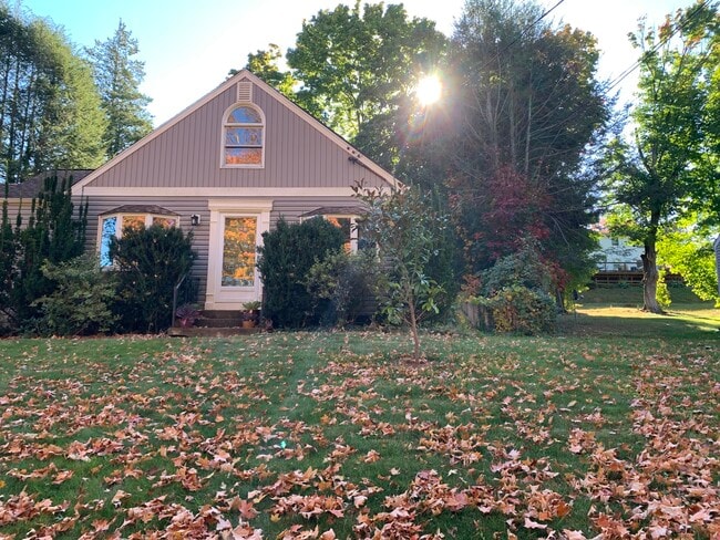 22 Edgewater Rd in North Haven, CT - Building Photo - Building Photo