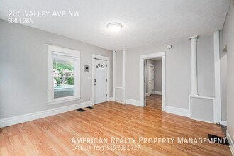 206 Valley Ave NW in Grand Rapids, MI - Building Photo - Building Photo