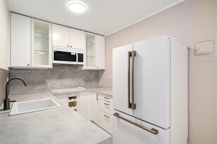 1824 Monroe St in Hollywood, FL - Building Photo
