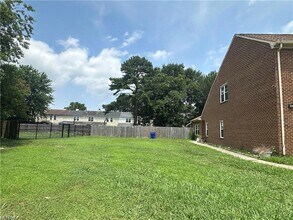 4447 Rivermill Ct in Portsmouth, VA - Foto de edificio - Building Photo