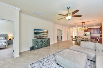 9134 Woodhurst Dr in Naples, FL - Foto de edificio - Building Photo