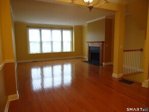 8 Tucker St in Danbury, CT - Building Photo - Building Photo