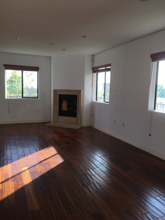 1146 Hacienda Pl in West Hollywood, CA - Building Photo