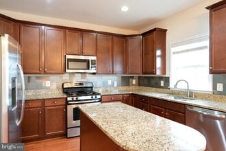 25120 Sweet Myrtle Square in Aldie, VA - Building Photo - Building Photo