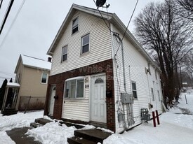 219 Park St in Bristol, CT - Building Photo