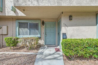 5957 Vegas Dr in Las Vegas, NV - Building Photo - Building Photo