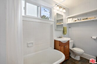 2027 3rd St-Unit -#2 in Santa Monica, CA - Building Photo - Building Photo