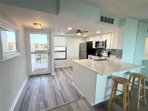 2617 Cove Cay Dr in Clearwater, FL - Foto de edificio - Building Photo