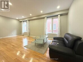 92 Guinevere Rd in Markham, ON - Building Photo - Building Photo