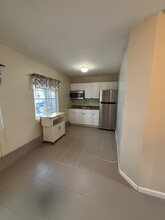 23348 Mobile St in West Hills, CA - Foto de edificio - Building Photo