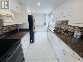 35 Raleigh Crescent in Markham, ON - Building Photo - Building Photo