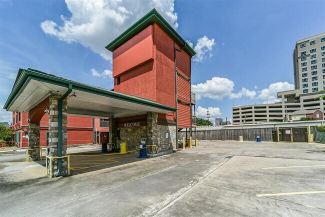 1025 Swanson St in Houston, TX - Foto de edificio - Building Photo