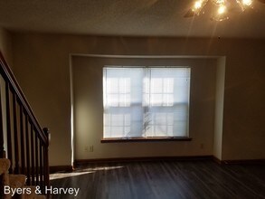 114 Cunningham Pl-Unit -Apt. A in Clarksville, TN - Foto de edificio - Building Photo