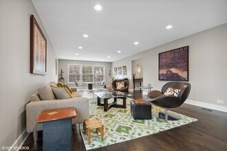 384 Hastings Ave in Highland Park, IL - Building Photo - Building Photo