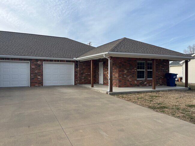 1614 College Street, Unit B in Webb City, MO - Building Photo - Building Photo