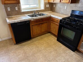 2669 Sunny Ln in Bakersfield, CA - Building Photo - Building Photo