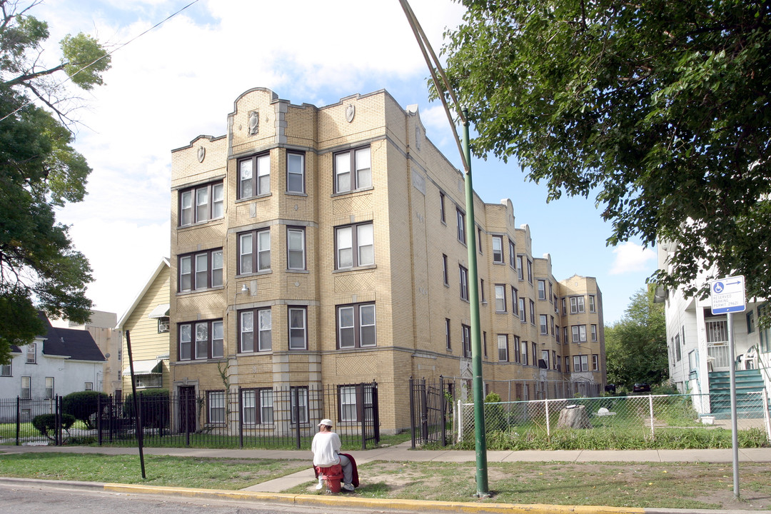 318 N Lotus Ave in Chicago, IL - Foto de edificio