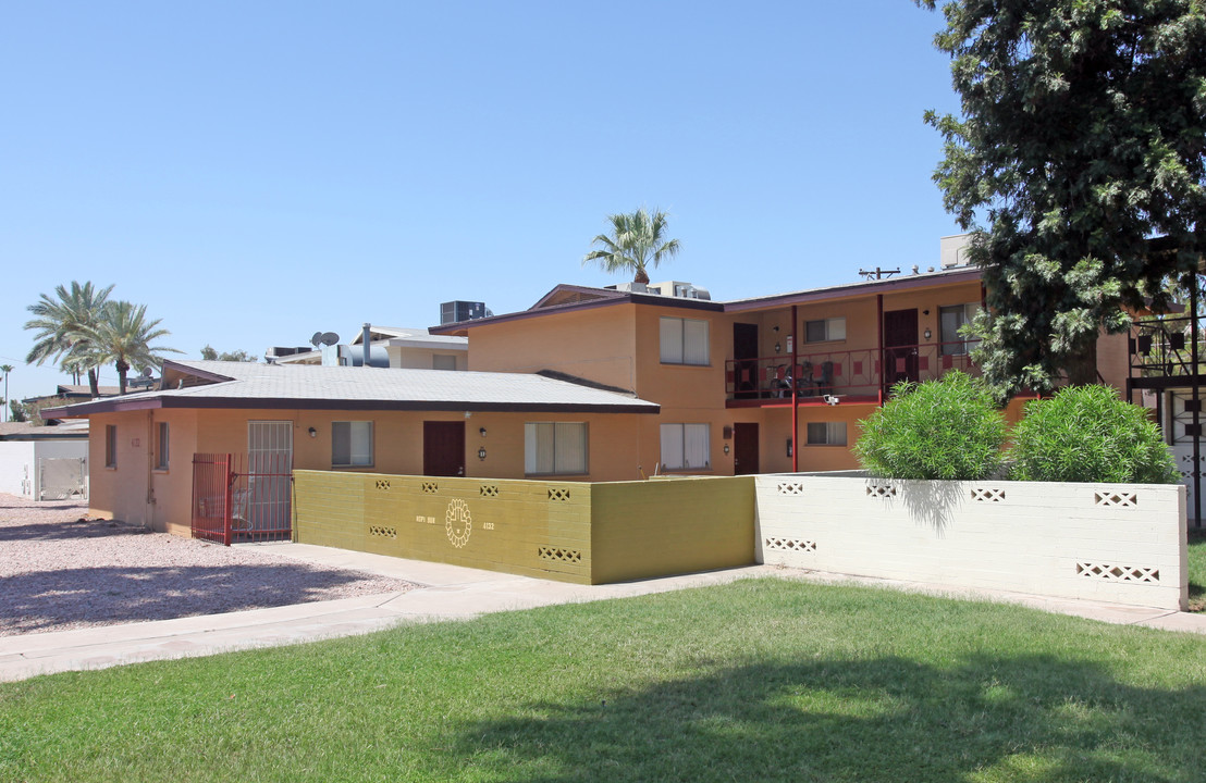 The Hopi Sun Apartments in Phoenix, AZ - Building Photo