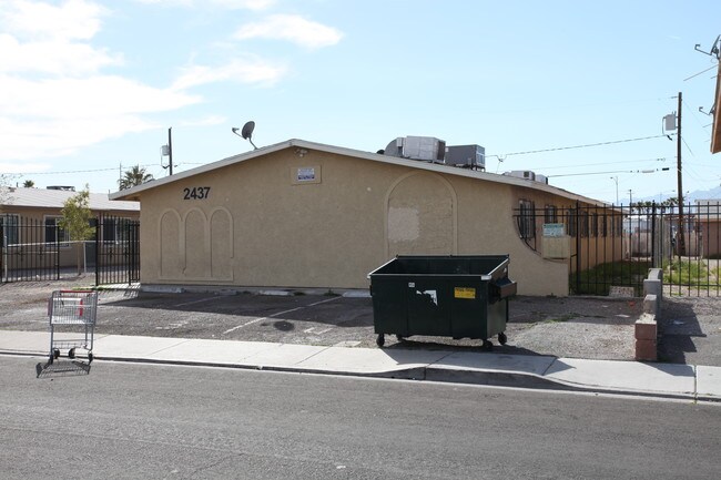 Arrowhead Acres in North Las Vegas, NV - Foto de edificio - Building Photo