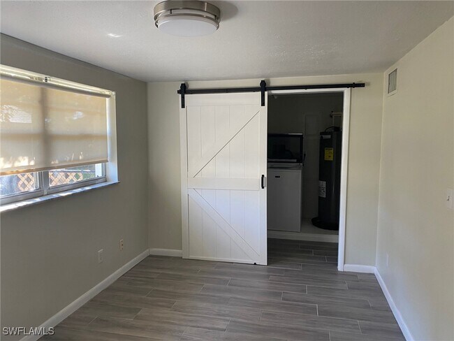 property at 1560 Maravilla Ave