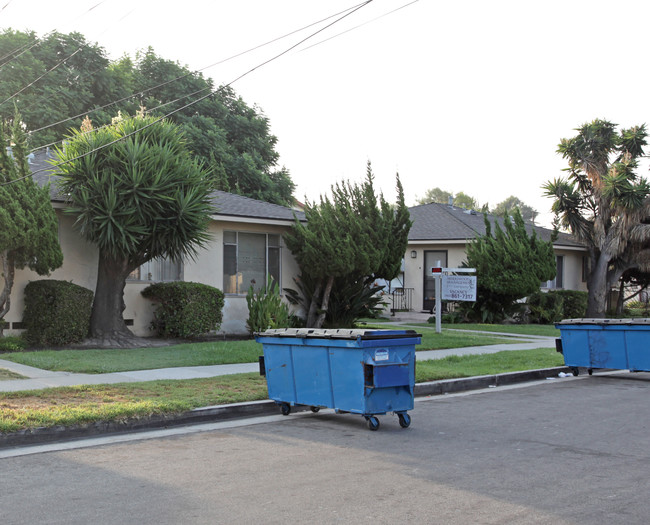 6708-6712 Woodward Ave in Bell, CA - Building Photo - Building Photo