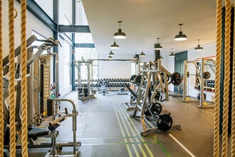 Harrison Urby in Harrison, NJ - Foto de edificio - Building Photo